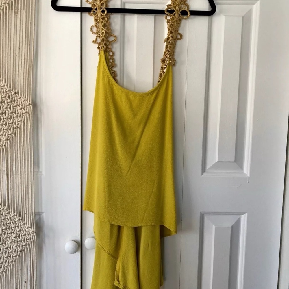 Odylyne Scoop Neckline High Low Hem Crisscross Back Yellow Size MedTunic Top